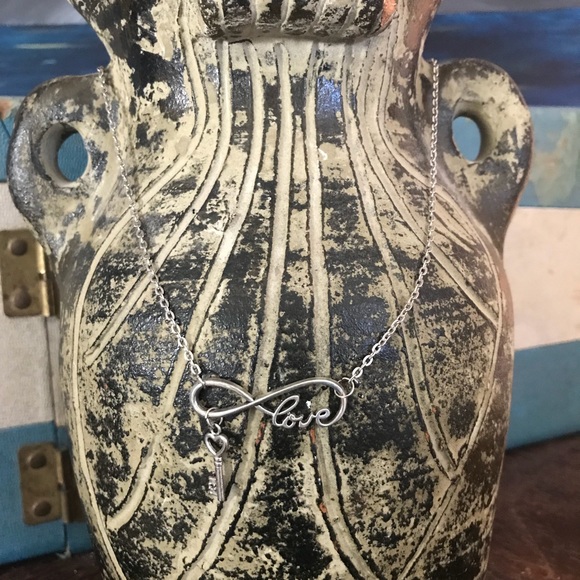 🆓 Infinity necklace - Picture 2 of 3